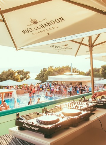 House on fire Island Beach Summer Kitchen Disko