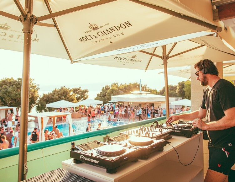 EMF exclusive minimal Q&A SOLOMUN